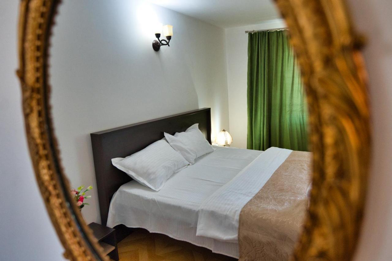 Vila Victoria Râmnicu Vâlcea エクステリア 写真