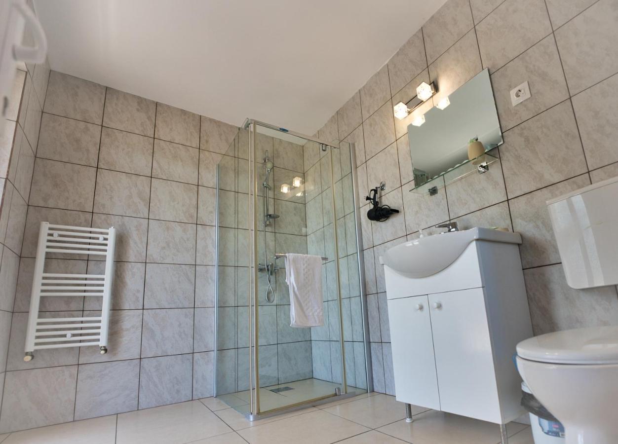 Vila Victoria Râmnicu Vâlcea エクステリア 写真